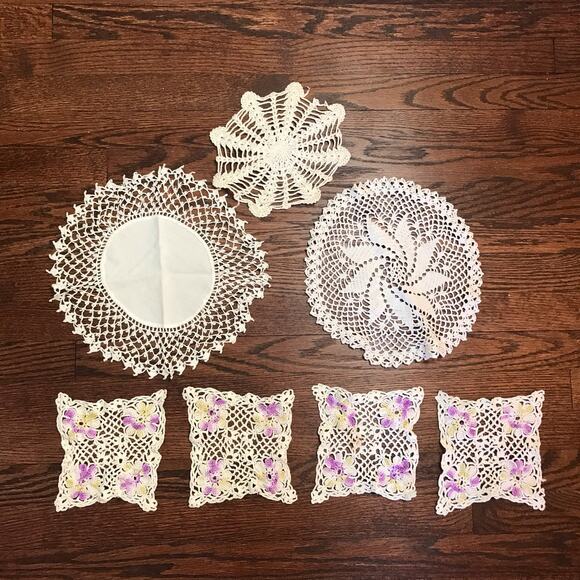VTG Set Of 7 Crocheted White Purple Yellow Doilies Shabby Cottagecore Decor - Picture 1 of 9
